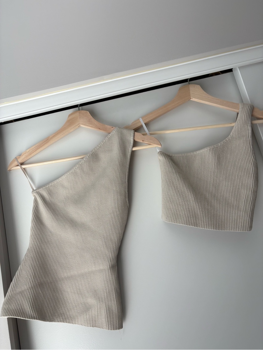 Aritzia babaton tops